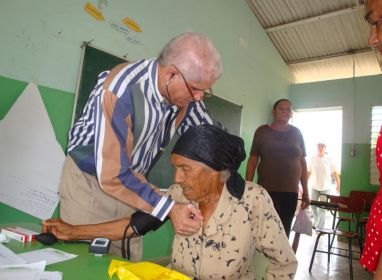 Atendiendo los pacientes, Operativo Medico El Pinal, Agosto 2010