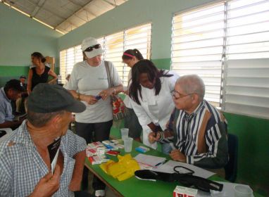 Dr. Carlos Ramírez 