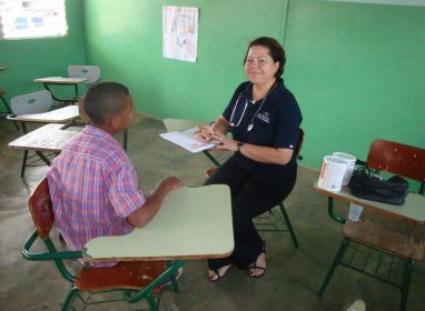 Dra. Jacqueline Castillo, Consultas, Operativo Medico El Pinar 2010