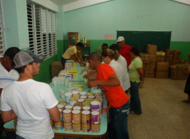 Organización de medicamentos para Operativo Medico, El Pinal