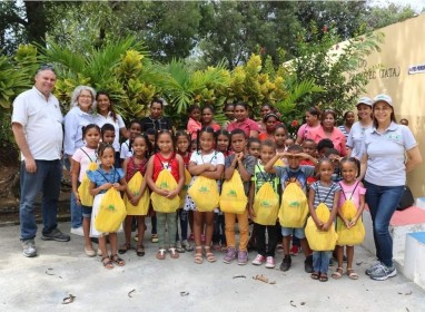 Entrega de útiles escolares en la Escuela Básica de Parra y la Escuela Básica Especial Profesor José Francisco Mateo, de San José de Ocoa, año 2022