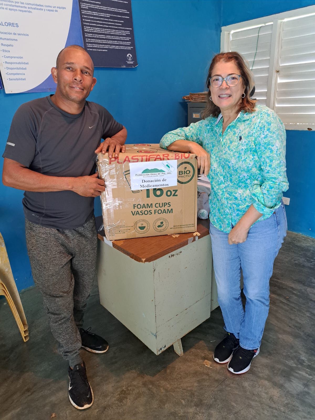 Donación de medicamentos en la clínica de Las Auyamas y Palo Seco