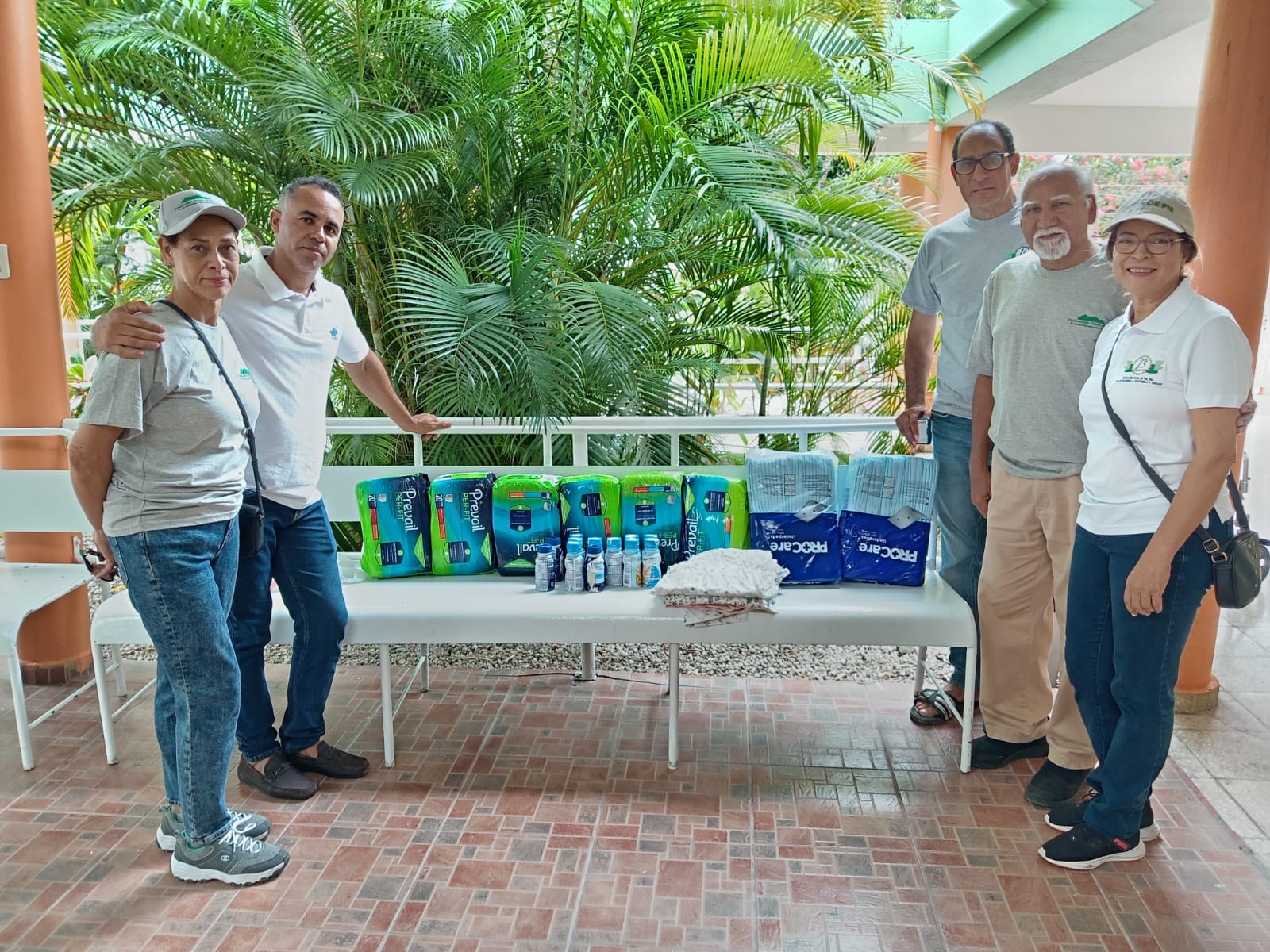 Donaci&oacute;n de insumos al Hogar de Ancianos San Antonio de Padua