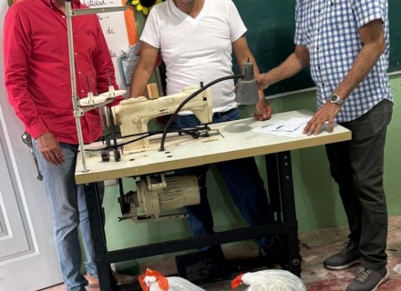 Donacion de maquina de coser industrial al Centro Padre Arturo